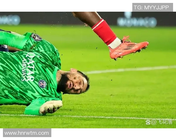 足球场暴力事件回顾 多位球星因打人行为遭罚或禁赛