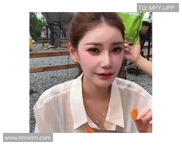 长得像泰国足球球星的女子引发网络热议网友纷纷点赞与猜测她的身份