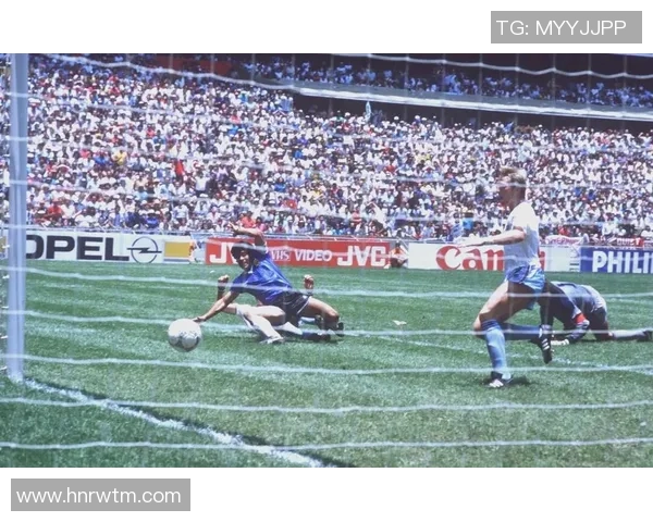 马拉多纳传奇足球生涯纪念品收藏展览珍品汇总